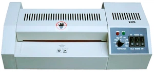  Ламинатор пакетный YIXING FGK220 (A4, макс толщина пленки 250 мкм, макс темп-ра 180 С, время разогрева 5 мин, кол-во валов 4, мощность 500 ВТ, холодное ламинирование, реверс, регулировка температуры)